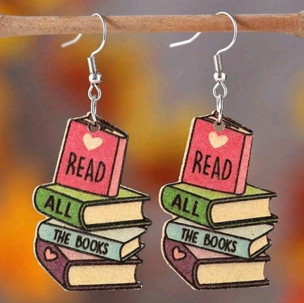 NWzt ' LOVE TO READ" Wooden Stacked  Earrings